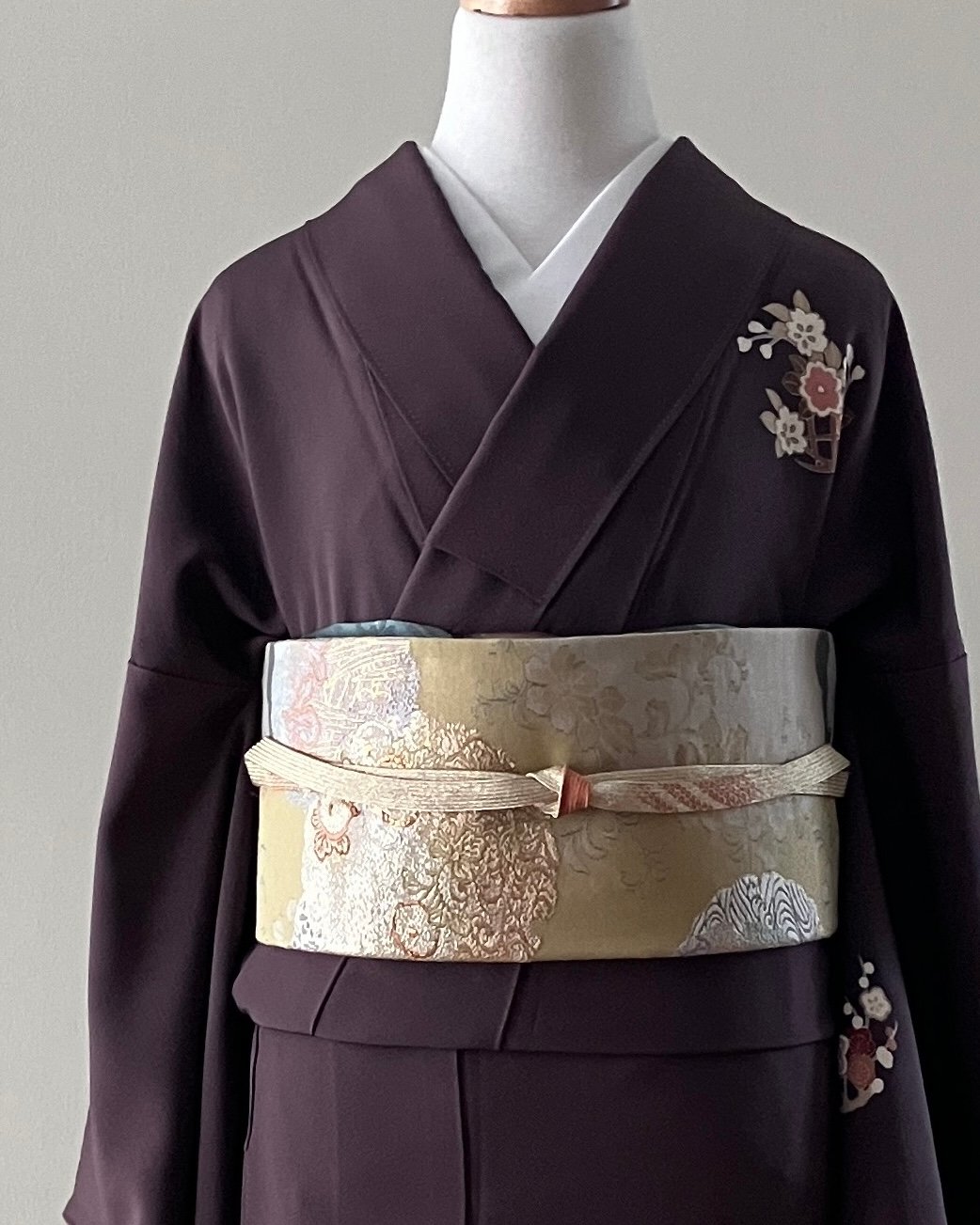 付下げ】 葡萄茶色地 花籠文様 正絹 着物 ― 梅・牡丹・菊の吉祥柄