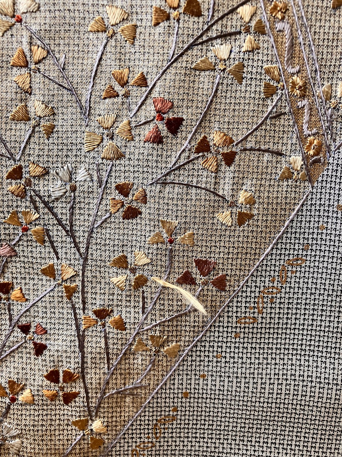 訪問着】白大島紬 グレー×金糸花木刺繍［RA048］ | kimono ulala