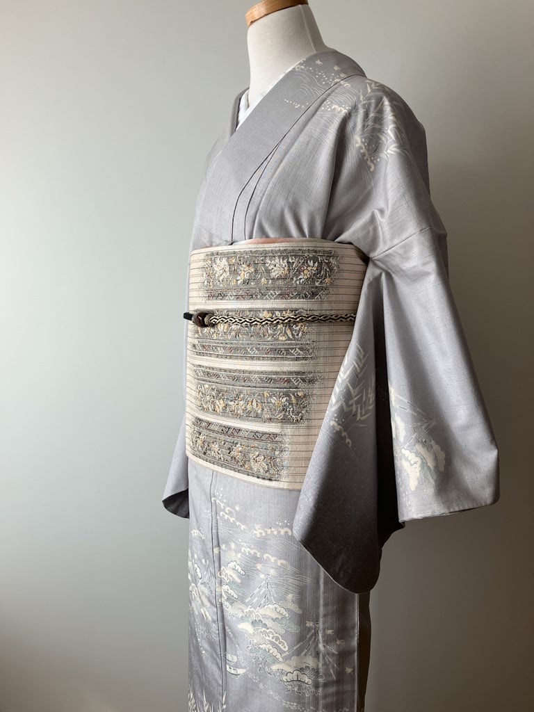 単衣訪問着】奥順 茶屋辻網浜蒔糊蝋結結城紬 一つ紋［K117］ | kimono