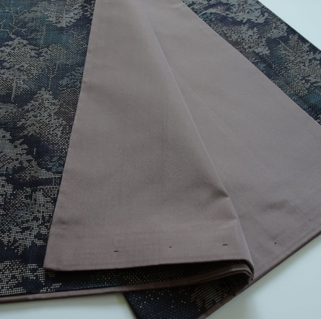 美品】繊細な風景模様 泥染 大島紬 黒 身丈 164cm 裄 67cm[K009 美品】繊細な風景模様 泥染 大島紬 黒 身丈 164cm 裄 67cm[K009
