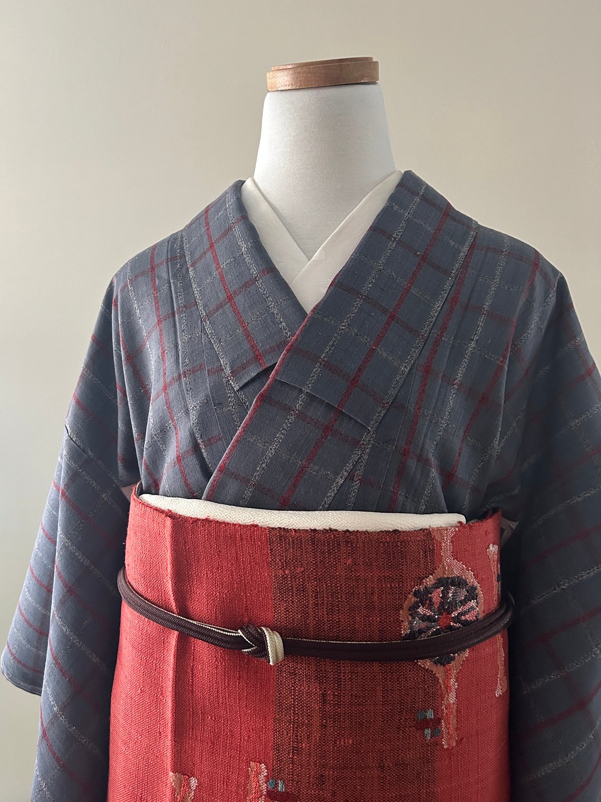 大島紬 幾何学 格子文様 耐難い 紺赤 正絹 裄65 y074 - 着物・浴衣 大島紬 幾何学 格子文様 耐難い 紺赤 正絹 裄65 y074 - 着物・浴衣