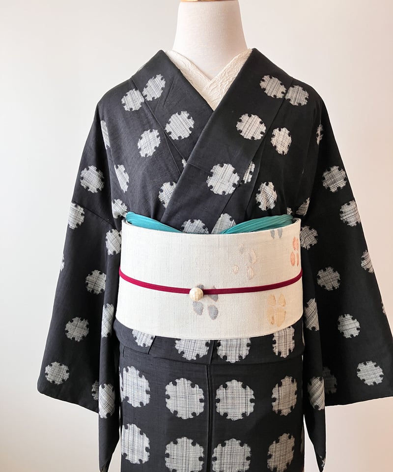 美品★夏着物 単衣 縦縞雪輪文様 モダン柄 粋デザイン カジュアル 紬 雪輪柄 黒 モノトーン 正絹 カジュアル着物 モダン［K119
