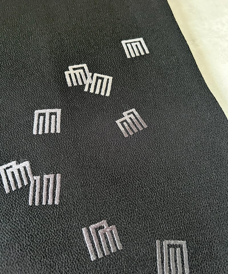 新品未使用】源氏香柄の刺繍 縮緬名古屋帯 黒［N116］ | kimono ulala 