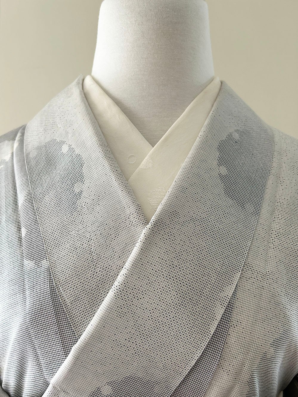 本場大島紬 白大島 雪輪模様 KK-2001 本場大島紬 白大島 雪輪模様 KK-2001