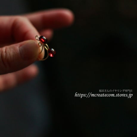 (１４KGF)　ガーネットのカフ