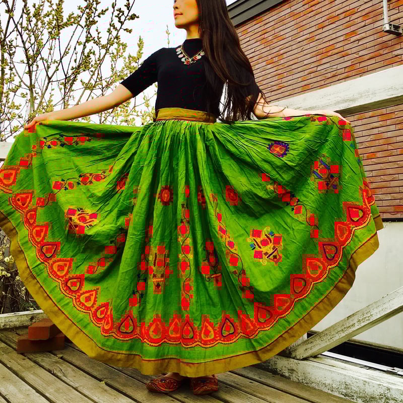 インド・ラジャスタン アンティーク刺繍ロングスカート | Neela
