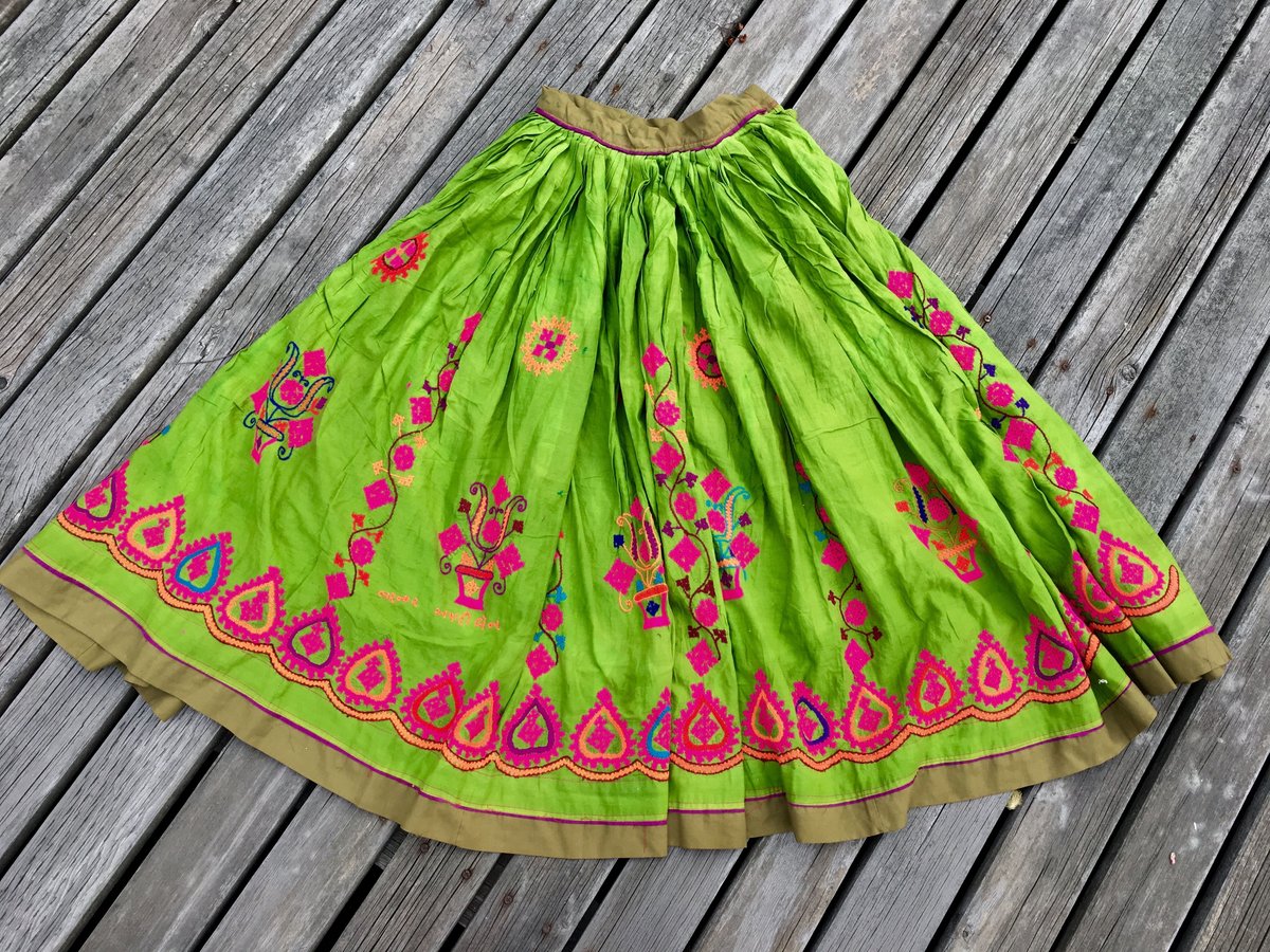 インド・ラジャスタン アンティーク刺繍ロングスカート