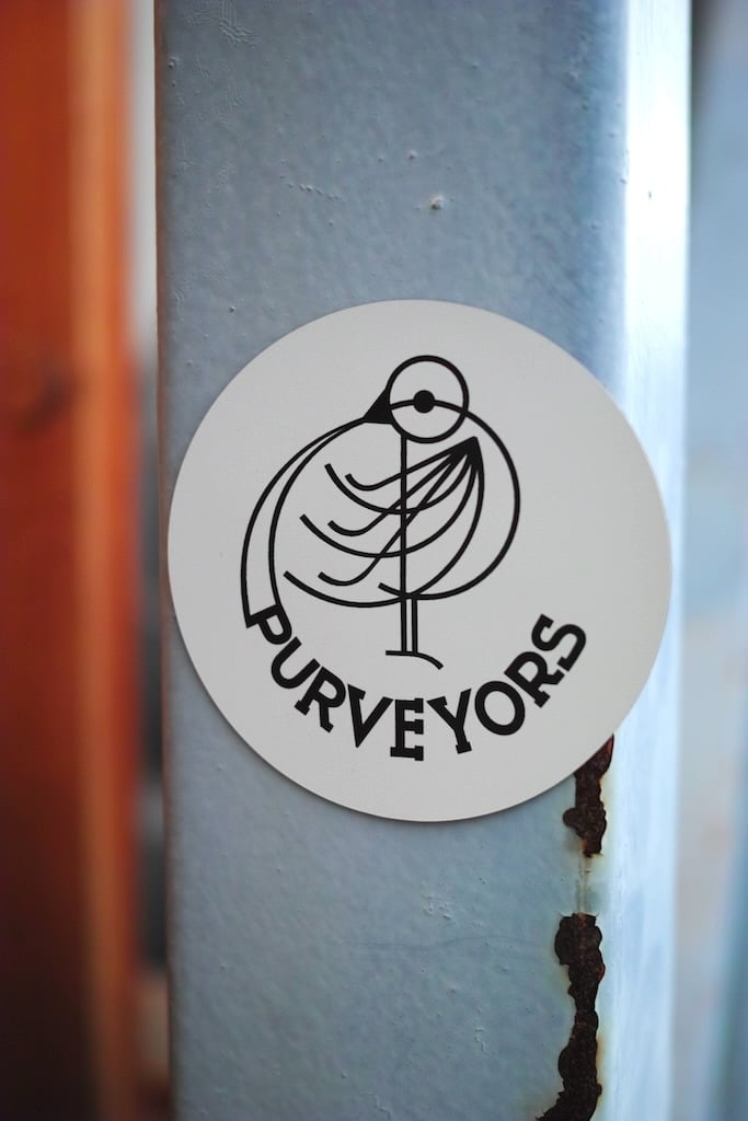 激レアoldmountain purveyors メタルディッシュステッカー付 Purveyors,マグネットステッカー | Purveyors