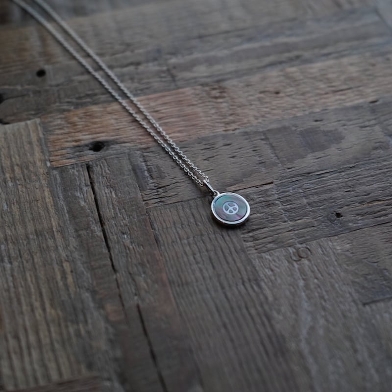 PORTER CLASSIC, PEACE SHELL SILVER INLAY NECKLA PORTER CLASSIC, PEACE SHELL SILVER INLAY NECKLA