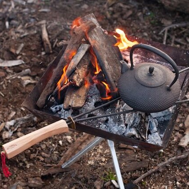 五徳　鋳物　火鉢　囲炉裏　焚き火台　コンロ 楽天市場】三徳 五徳 鉄製 コンロ 黒 鉄 火鉢 日本製 囲炉裏 鉄瓶