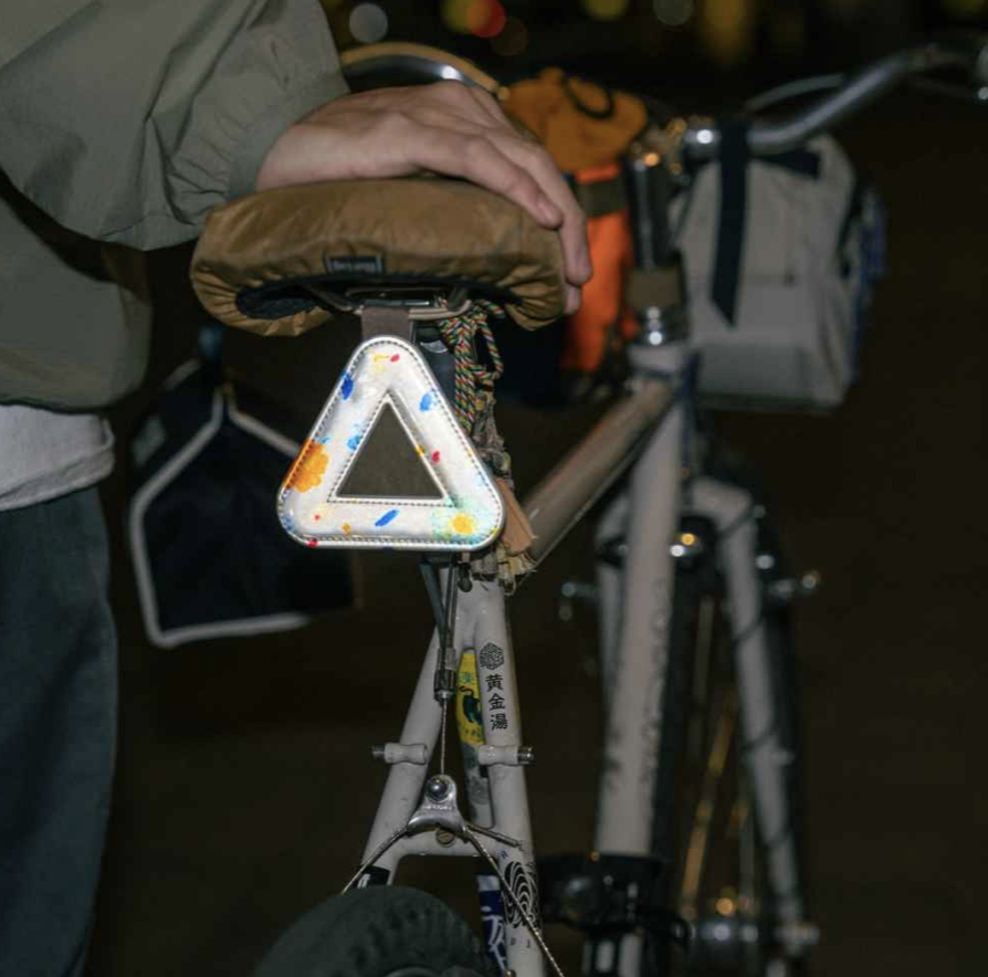 BLUE LUG, triangle reflector (sai flower) | Pur