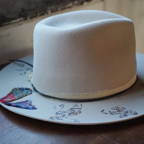 SUPERDUPER, DESTINO PATCH RABBIT FELT SILV