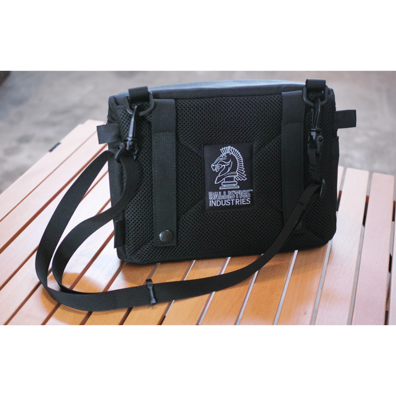 実物VelocitySystems グレードポーチMCBK VELOCITY SYSTEMS 5.56 M4 SwiftClip プラカード トリプル