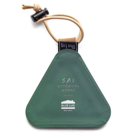 BLUE LUG, triangle reflector (sai flower)