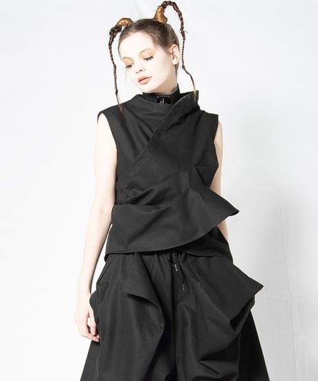 alice auaaフリル付き黒キャミソール A/P Cross Ribbon Dress by Alice and the Pirates