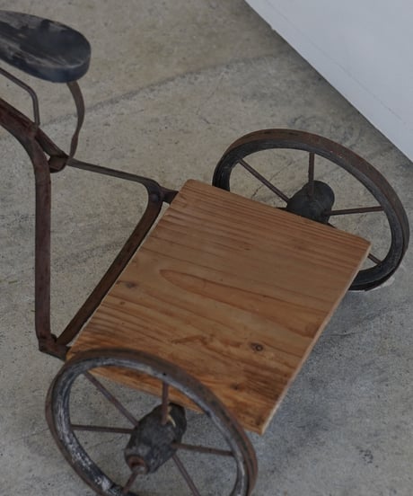 三輪車のオブジェ
