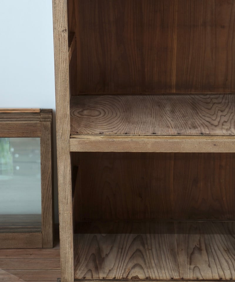 中古】 秋山木工 職人堅木 ブラウン ガラス扉棚 中古】 秋山木工 職人