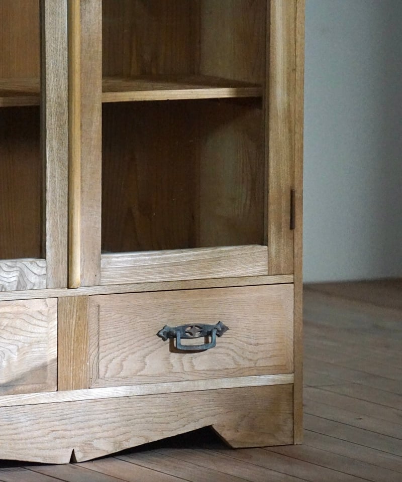 象嵌装飾のガラス戸棚 | 鯨オーケストラ