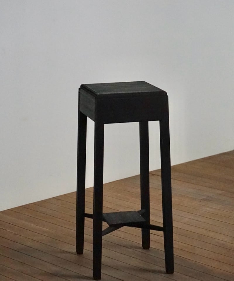 黒塗りの花台 | 鯨オーケストラ