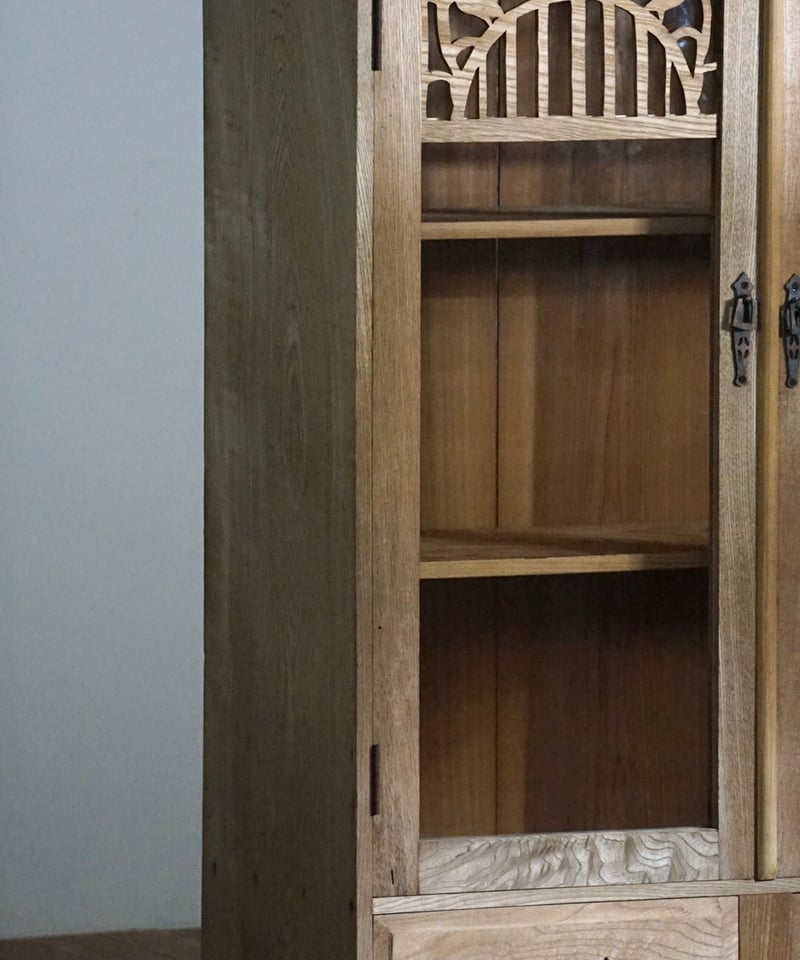 象嵌装飾のガラス戸棚 | 鯨オーケストラ