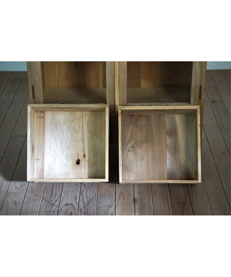 象嵌装飾のガラス戸棚 | 鯨オーケストラ