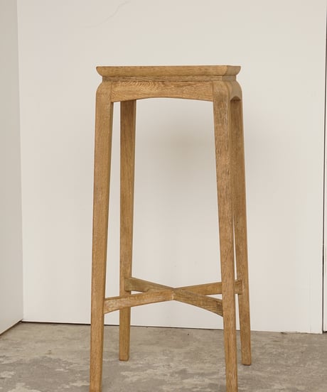 ナラ材の展示台・花台