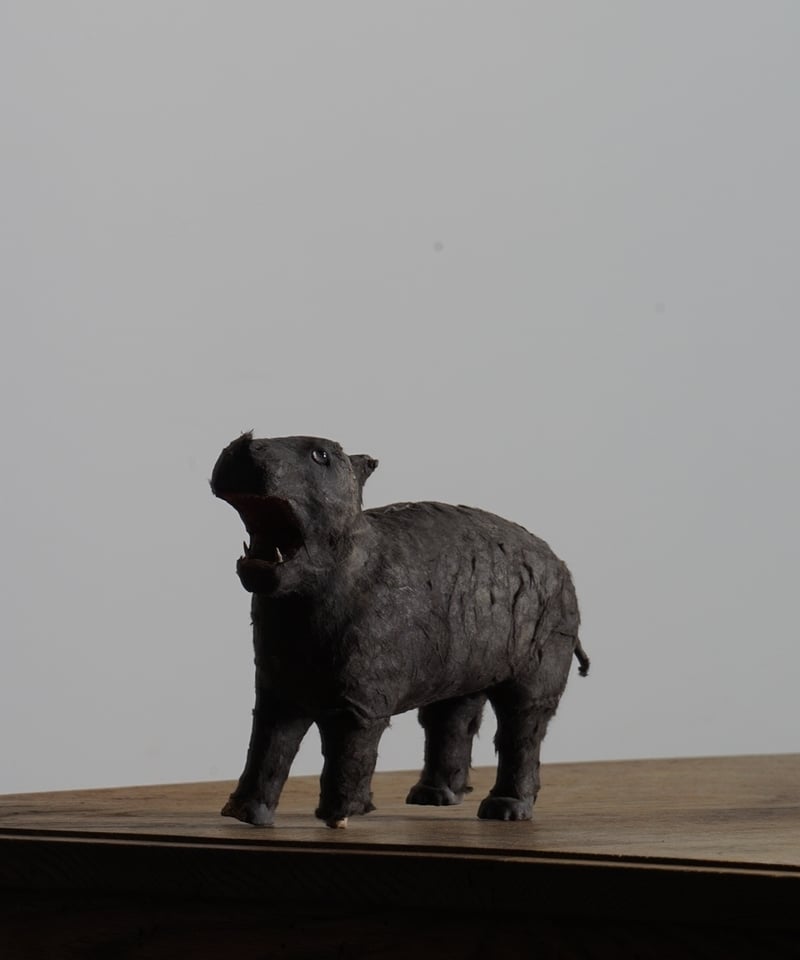 ぞうげ風 蟹と花の彫刻極上根付提げ物天然素材アンティーク置物鯨歯