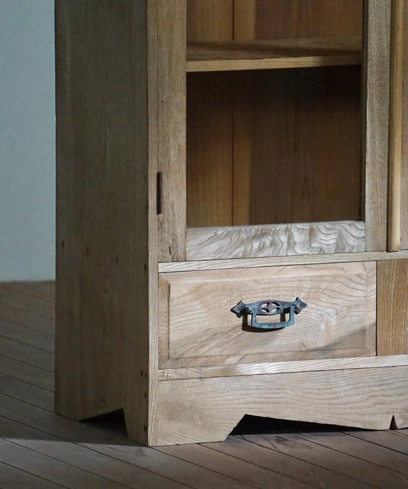 象嵌装飾のガラス戸棚 | 鯨オーケストラ