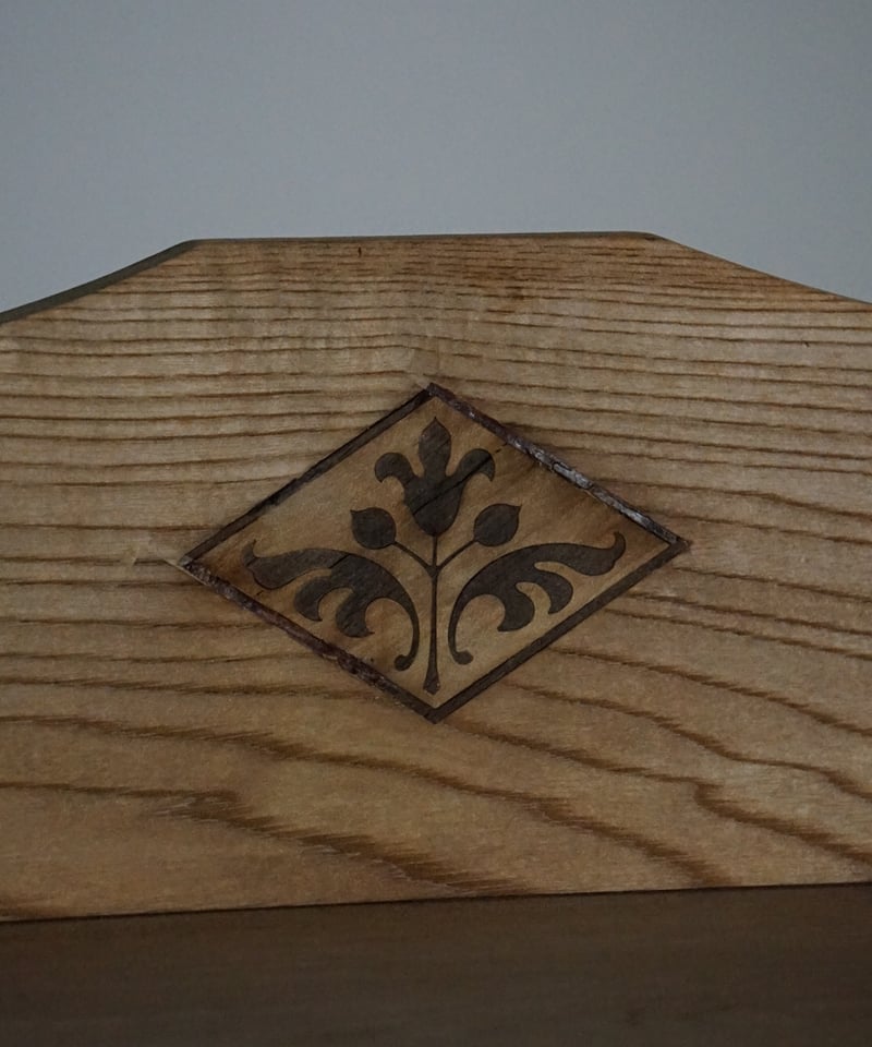 象嵌装飾のガラス戸棚 | 鯨オーケストラ