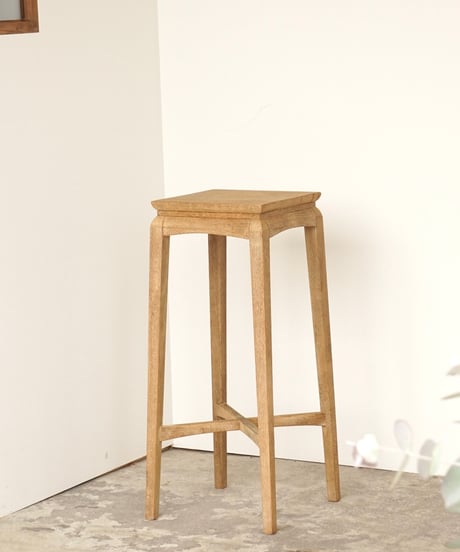 ナラ材の展示台・花台