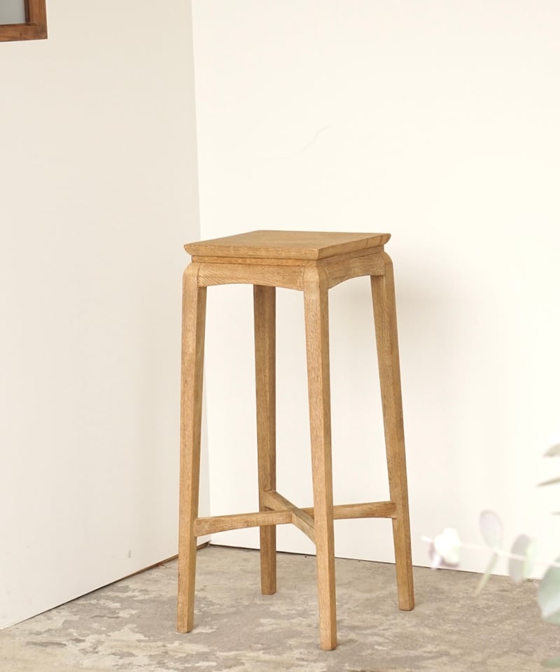 フィリピンナラ（花梨系）展示台｜建具職人製｜120cm｜希少材｜キャスター付き ナラ材の展示台・花台 | 鯨オーケストラ