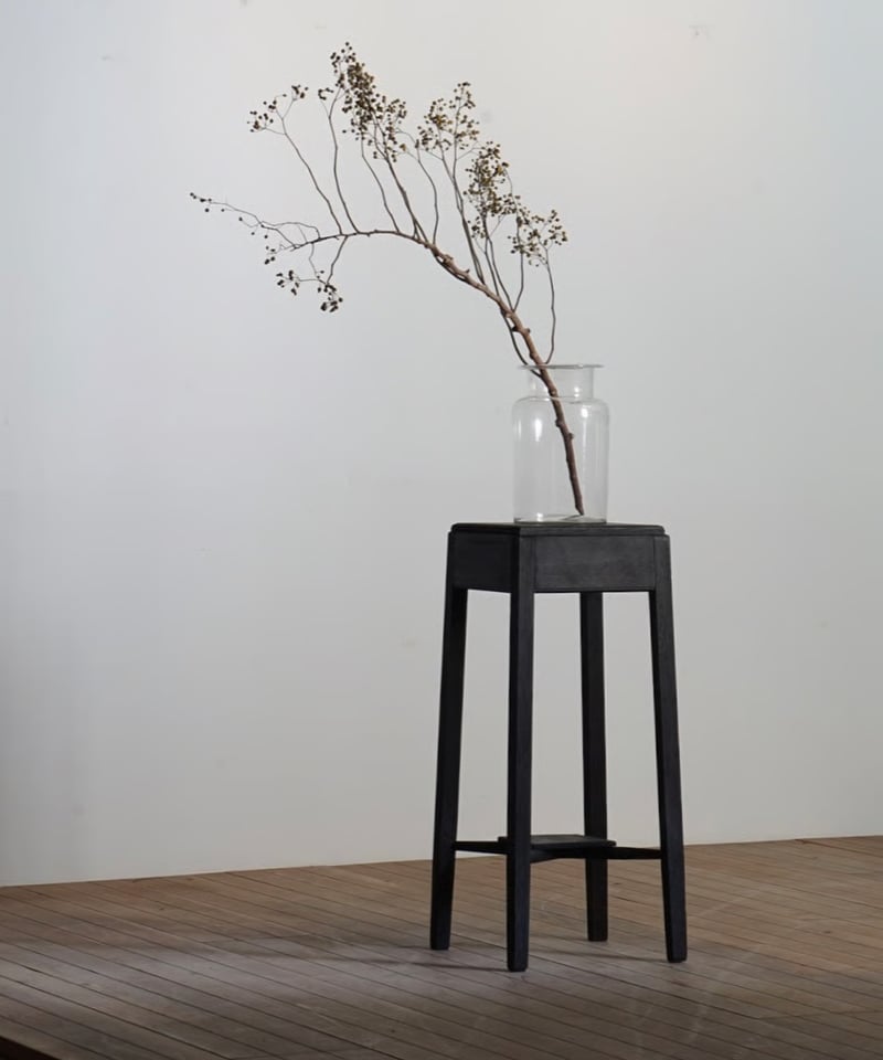 黒塗りの花台 | 鯨オーケストラ