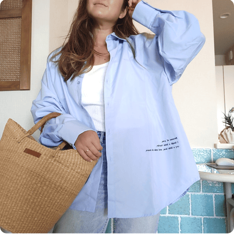 刺繍入りオーバーサイズシャツ