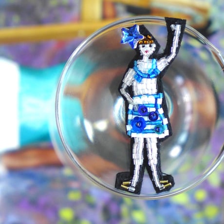 スイムガール . swimming girl  | ビーズブローチ hand made beads brooch