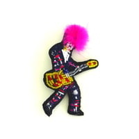 ピンクギタリストpink guitarist  | ビーズブローチ
