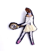 テニスガール a tennis girl  | ビーズピンバッジ　hand made beads pin