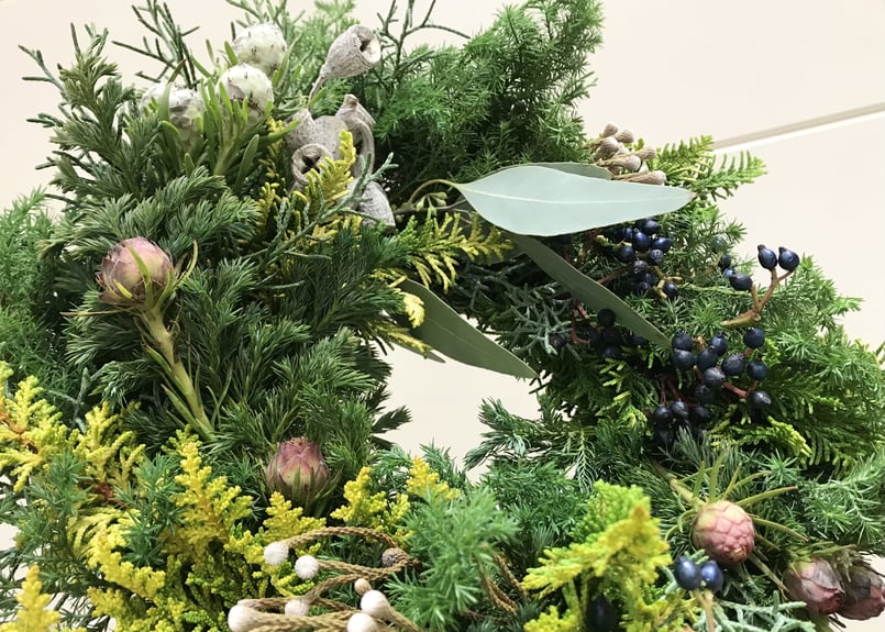コニファーグリーンと木ノ実のクリスマスリース✴︎冬リース