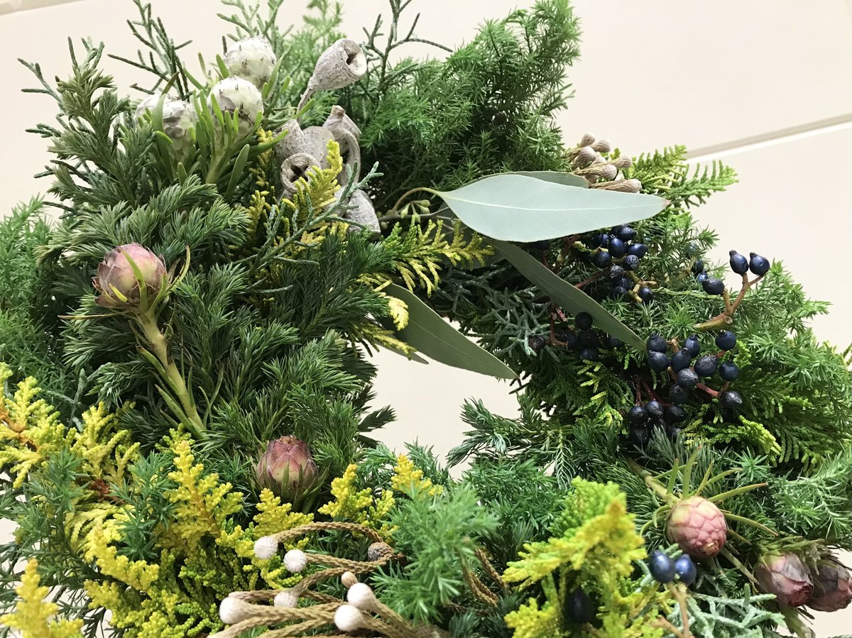 コニファーと木の実のリース ChristmasWreath コニファーと木の実のリース ChristmasWreath