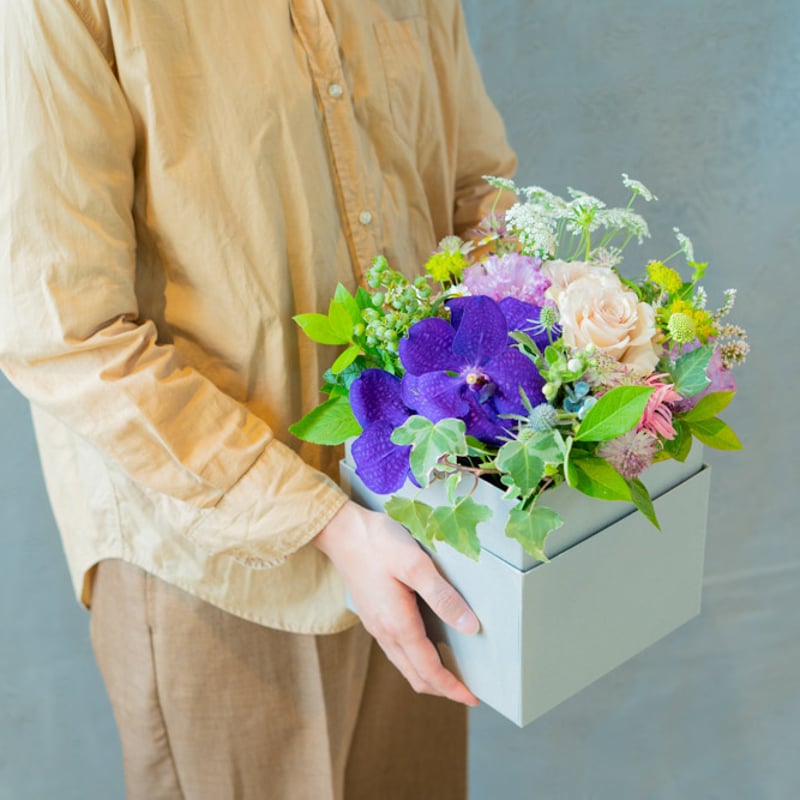 BOXから溢れ出るフラワーアレンジメント | natural-akitaSTORE