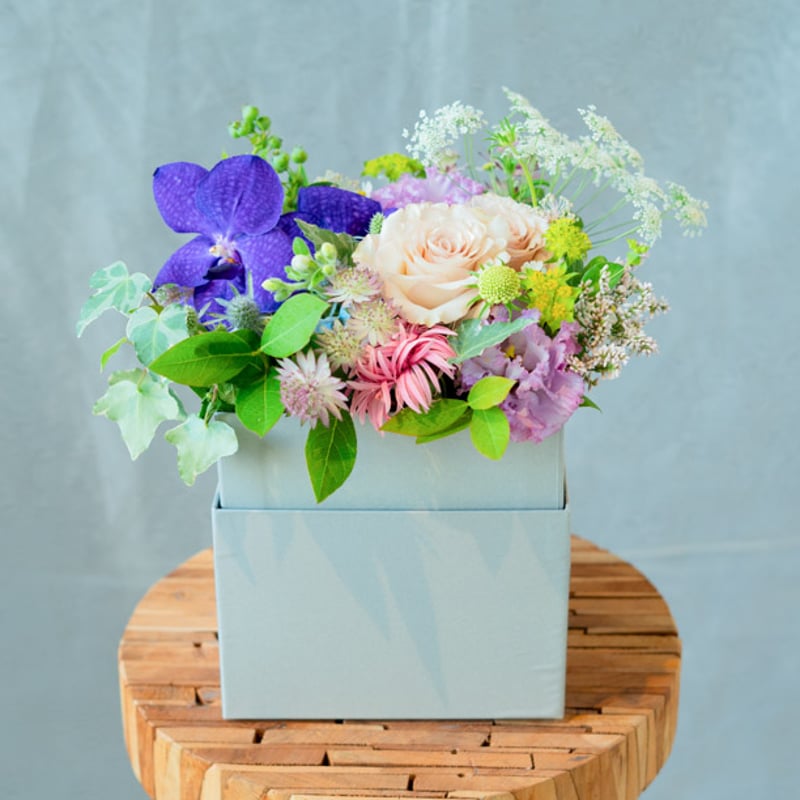 BOXから溢れ出るフラワーアレンジメント | natural-akitaSTORE