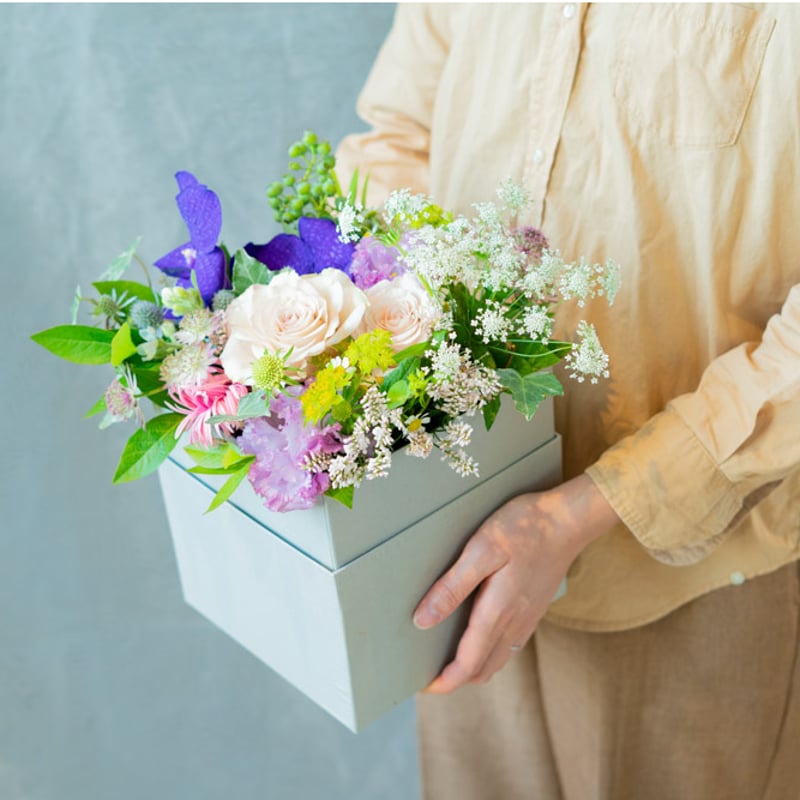 BOXから溢れ出るフラワーアレンジメント | natural-akitaSTORE