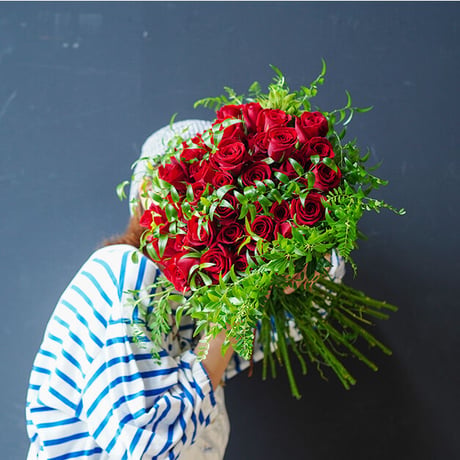 【還暦祝い用/２週間前オーダー必須】60本の赤薔薇の花束