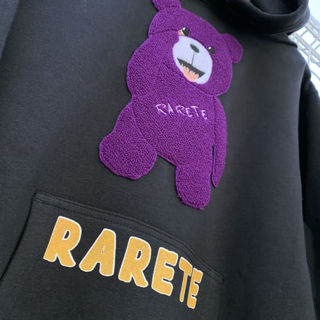 RARETE (ラルテ) 　RARETE (ラルテ) テディベア あっかんベー！【ムラサキ】 モコモコ刺繍 パーカー ブラック