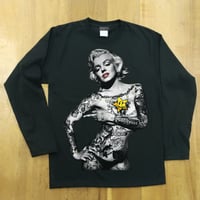 RARETE (ラルテ)マリリンモンロー ファックポーズ 　ブラック  長袖Tシャツ