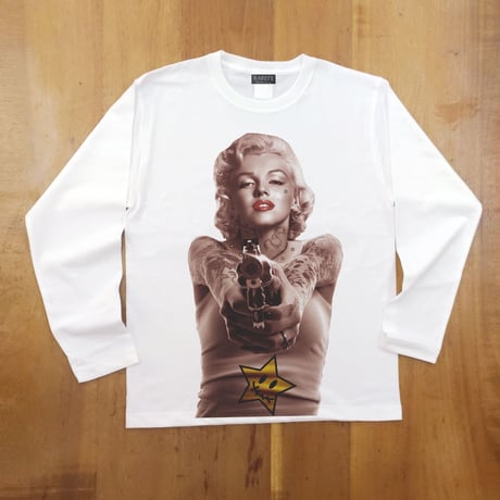 RARETE (ラルテ)  マリリンモンロー 構え 銃  ホワイト  長袖Tシャツ