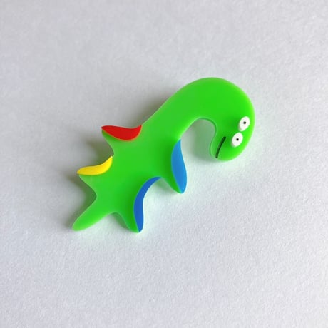 ちょっぴりゆるいクビマガリサウルスのブローチ