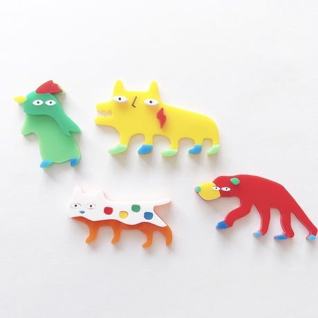 ツノデサスヨサウルスのブローチ