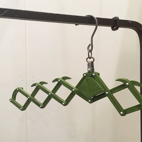 1960's Expandable Hanger