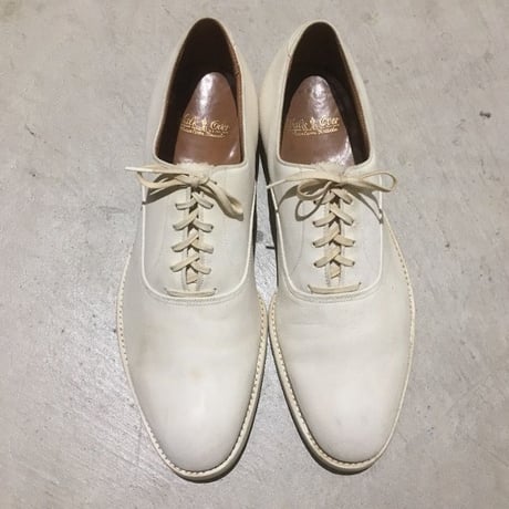 1950's Walk Over White Bucks