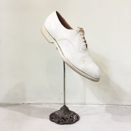 1950's Walk Over White Bucks